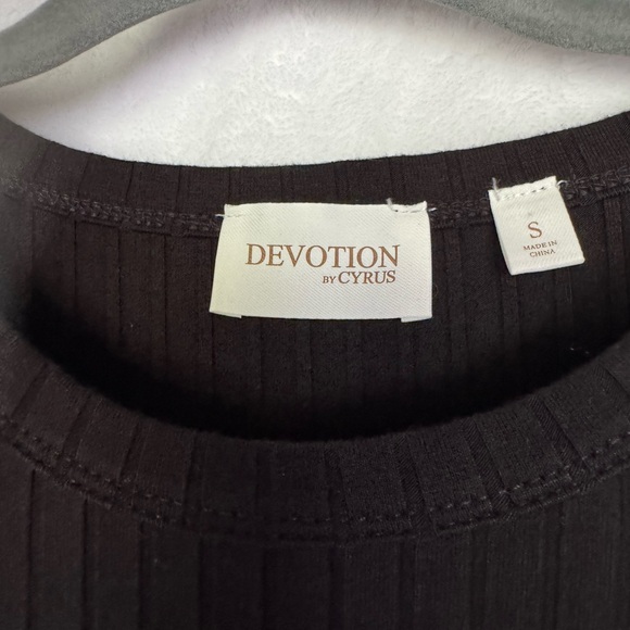 Black Ribbed Button-Accent Midi Dress - Picture 5 of 7